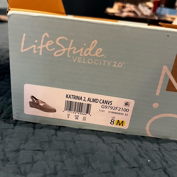 Lifestride Katrina 2 Cream Espradrille Slip on wedge NIB - Picture 11 of 11